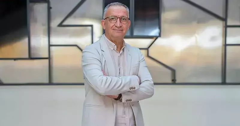 Türkiye’de at yarışlarının sesi haline gelen Yüksel Saymaz’ın hayat hikayesi belgesel oldu