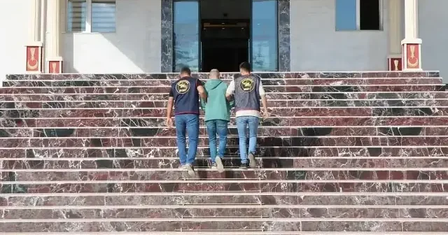 16 ilde 29 farklı suçtan aranan firari Tunceli de gizlendiği evde yakalandı Tunceli Haberleri