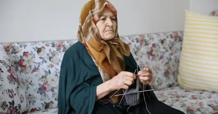 110 yaşındaki Hayriye nineye Anneler Günü hediyesi