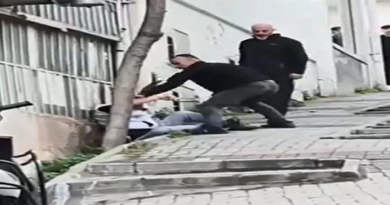 Kağıthane’de sokak ortasında bıçaklı şişeli kavga