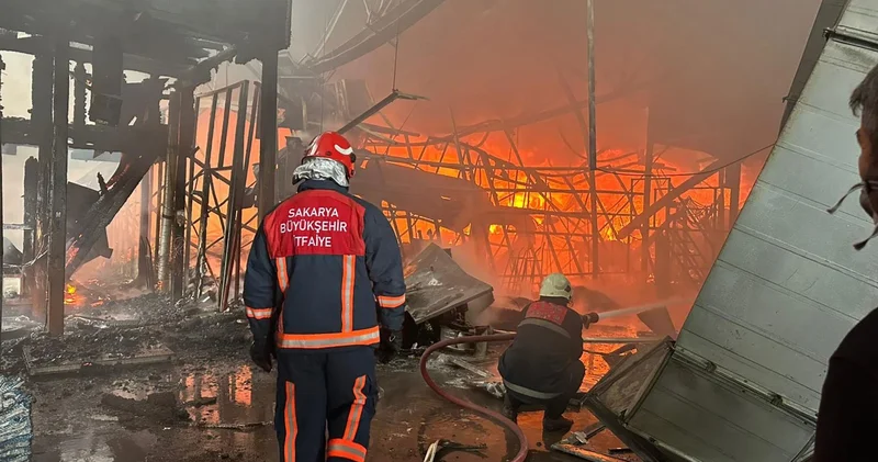 Sakarya daki korkutan fabrika yangını güçlükle kontrol altına alındı