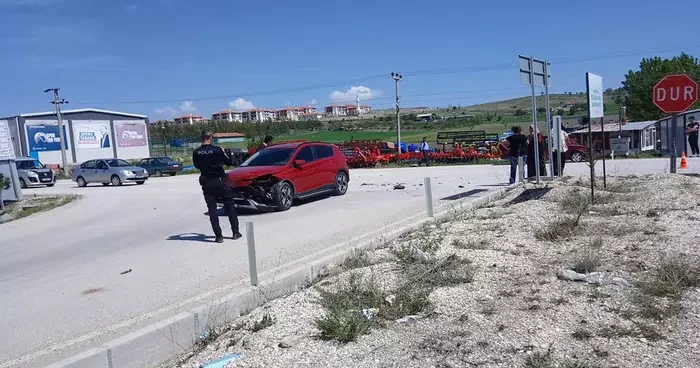 Burdur da yürek burkan kaza! 22 yaşındaki motosikletli genç hayatını kaybetti, otomobil sürücüsü sinir krizi geçirdi