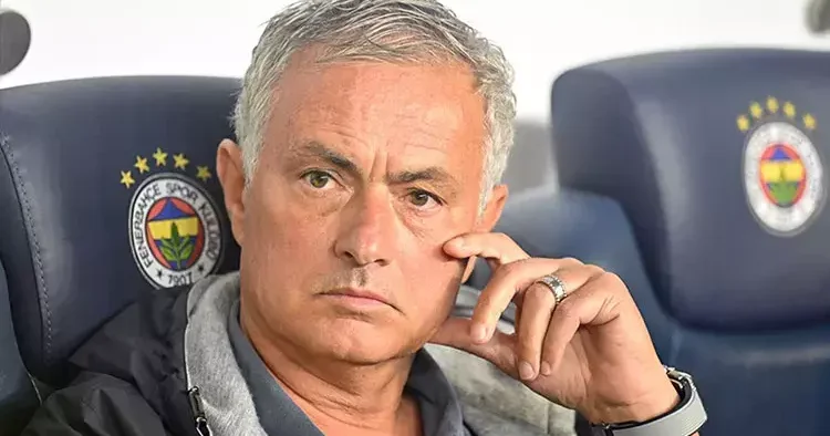 Mourinho hiçbir 11 i beğenmedi, hepsini değiştirdi!