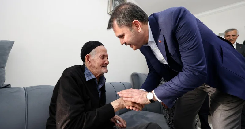 Bakan Kurum dan depremzede aileye ziyaret