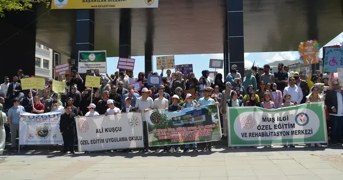 Muş ta özel öğrenciler farkındalık yürüyüşü yaptı
