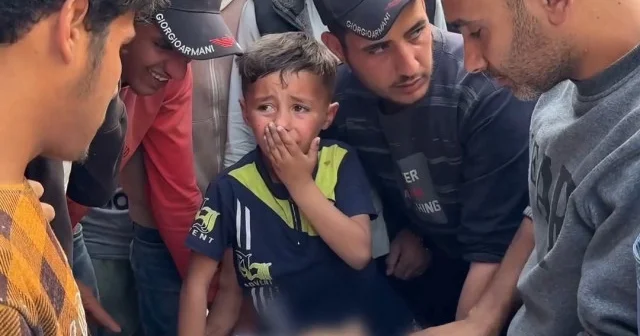 Gazzeli çocuğun ailesine vedası yürekleri burktu VİDEO İZLE