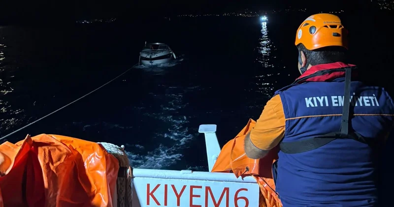 Bodrum da arızalanan tekne kurtarıldı