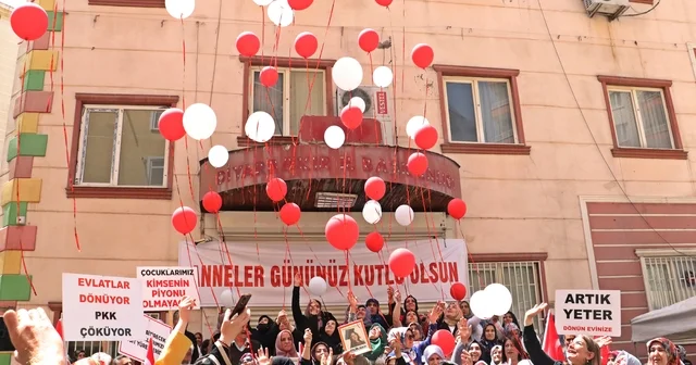 Çocukları dağa kaçırılan aileler, Anneler Günü nde de nöbette Diyarbakır Haberleri