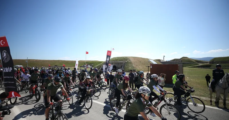 25 ilden 1000 bisikletli Çanakkale de şehitler için pedal çevirdi