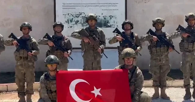 Mehmetçik ten duygulandıran Anneler Günü paylaşımı: Vatan kadar kıymetli annem VİDEO İZLE