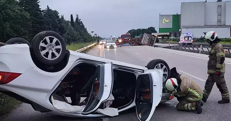 Devrilen kamyondan dökülen tomruklara çarpan otomobil takla attı