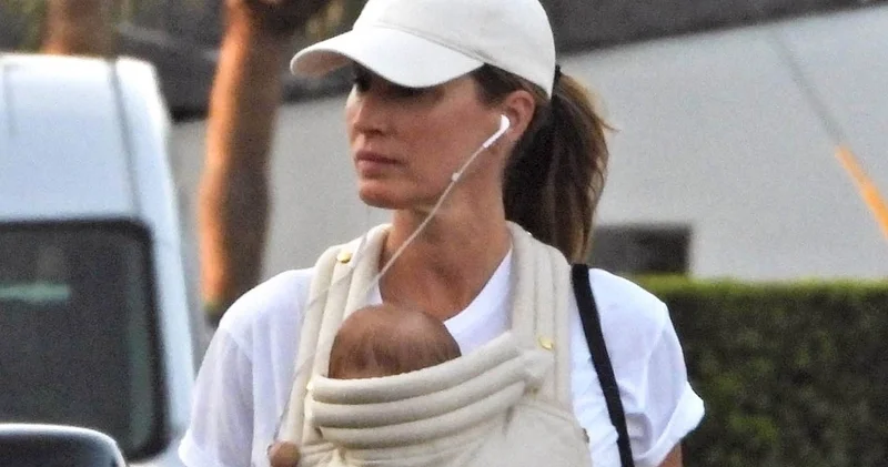 Gisele Bündchen bebeğiyle yürüyüşte görüntülendi magazin haberleri