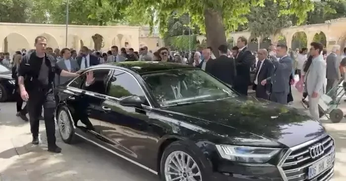 İlk kez Dervişoğlu yaptı! İYİ Parti liderinin Balıklıgöl deki hareketine tepki geldi