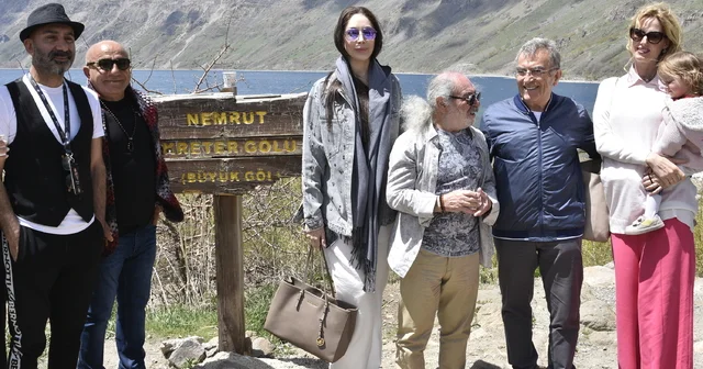 Beş Minare Film Fesitvali ne katılan Sanatçılar Nemrut Gölü ve Selçuklu Mezarlığını gezdi Bitlis Haberleri