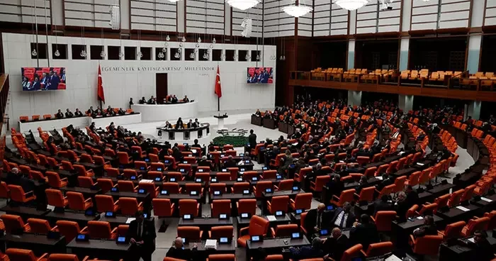 Kanun teklifi masaya yatırılacak: Memur alımlarında yaş sınırı teklifi! Dikkat çeken TRT kararı...