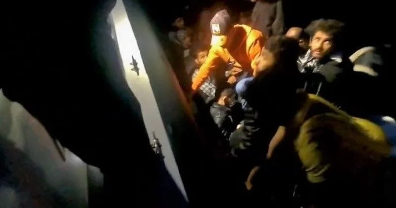 Çeşme açıklarında 23 düzensiz göçmen yakalandı