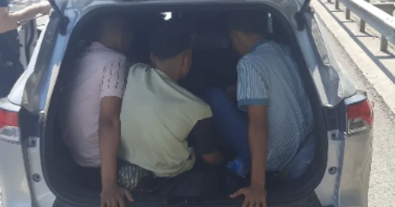 Otomobilden 9 kaçak göçmen çıktı Sözcü Gazetesi