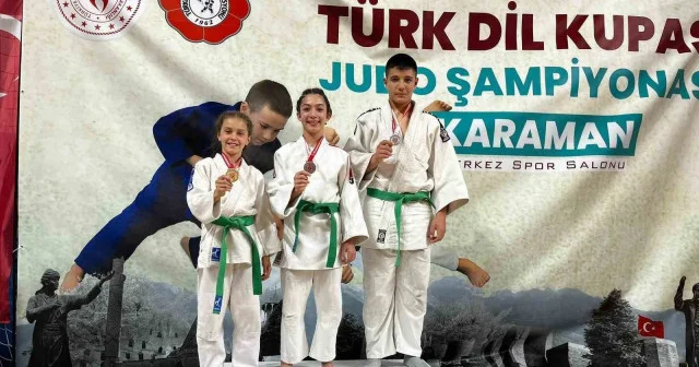 İrem Erel ve Hira Kılkış Salihli nin gururu oldu Salon Sporları Haberleri
