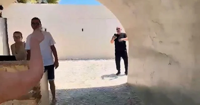 Alaçatı’da başörtülü kadına ayrımcılık: Rezervasyonu hiçe sayılıp içeri alınmadı VİDEO İZLE