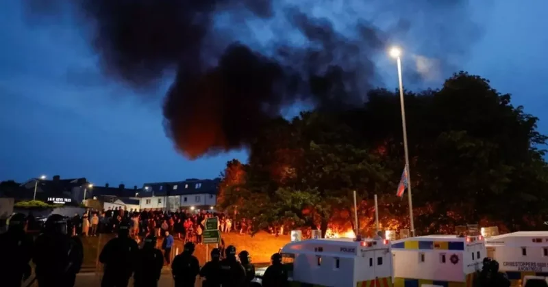 Kuzey İrlanda da cinsel saldırı protestoları şiddetli çatışmalara dönüştü