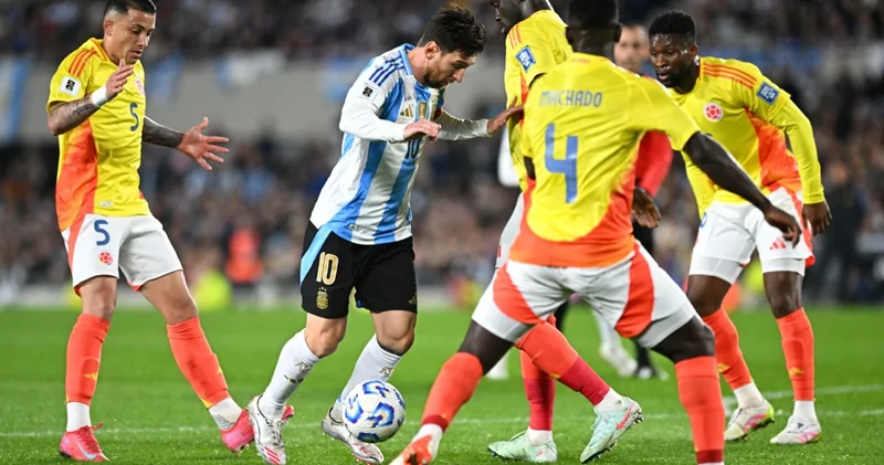10 kişi kalan Arjantin bile yenilmez! Messi ve arkadaşları Kolombiya ya tarihi bir ders verdi