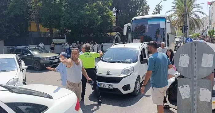 Antalya’da zincirleme kaza: 2.4 promil alkollü sürücünün ehliyetine el konuldu