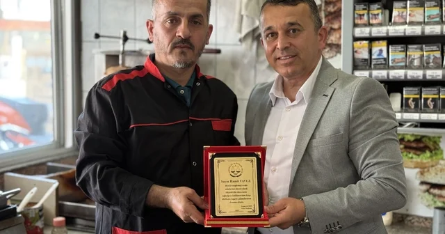 Isparta da vergi yükümlülüğünü 30 yıl eksiksiz yerine getiren esnafa ödül Isparta Haberleri