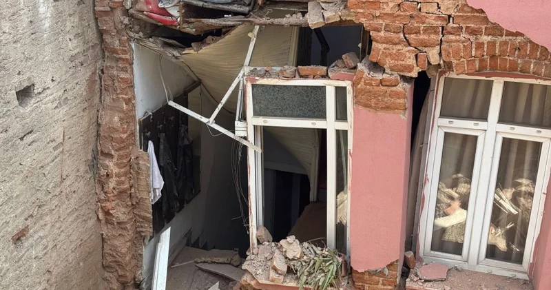 Fatih te korkutan olay! Bir binada çökme meydana geldi