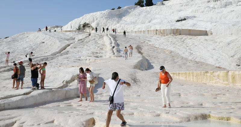 Pamukkale yi bayram tatilinde 53 binden fazla turist ziyaret etti