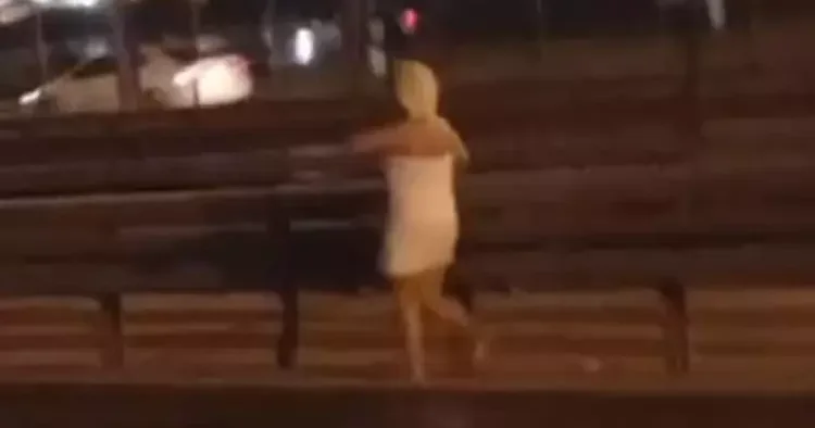İstanbul da sürücülere havlulu kadın şoku! Polisler harekete geçti, gözaltına alındı