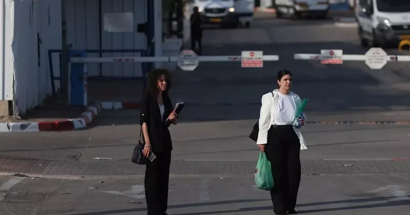 İsrail, alıkoyduğu Madleen gemisindeki aktivistlere zorla belge imzalatmaya çalıştı