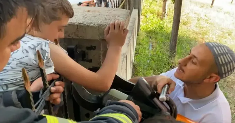 Okul bahçesinde korkunç olay: 13 yaşındaki çocuk, koluna saplanan demirle hastaneye kaldırıldı