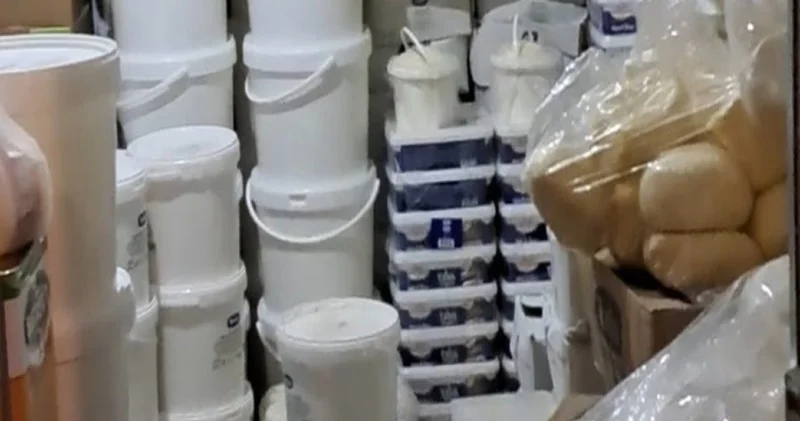 Ekipleri engellemeye çalıştılar: 1.8 ton yoğurt ve peynir imhaya gitti!