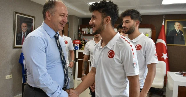 Levent Çakmur Short Track Olimpik Milli Takımı nı ağırladı Diğer Haberleri