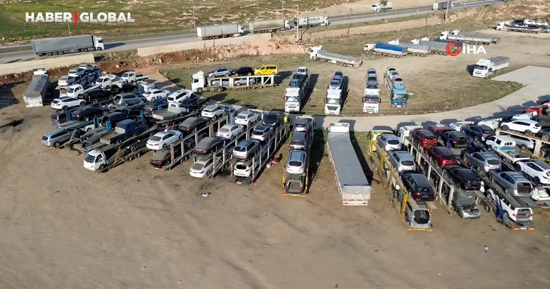 Uzak Doğu dan getirilen yüzlerce ikinci el araç tırlarla Suriye ye taşınıyor