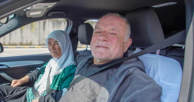 Vatan toprağına ayak basan gurbetçi vatandaş: En çok ezanı özledik VİDEO İZLE