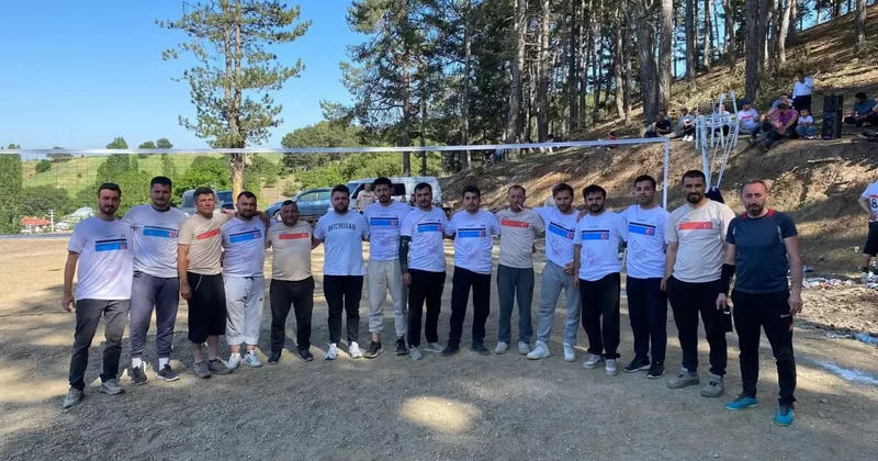 Köyde yapılan voleybol turnuvasına 12 takım 120 sporcu katıldı