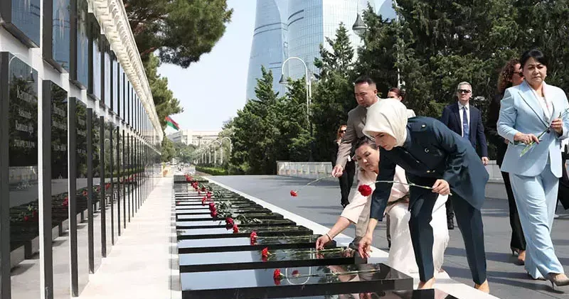 Bakan Göktaş’tan Bakü de şehitlik ziyareti