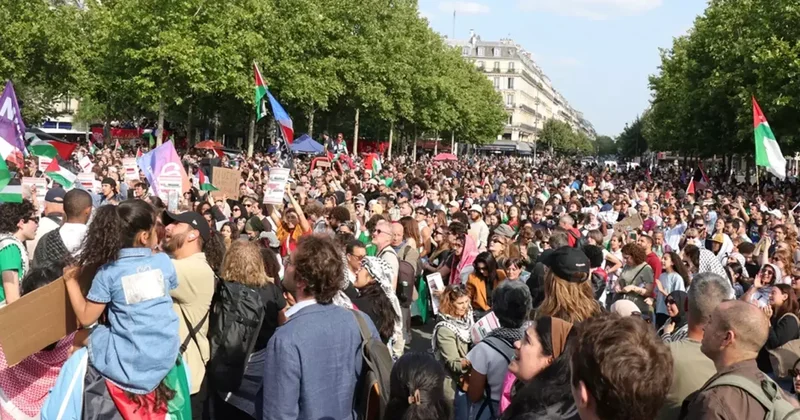 Paris te on binlerce kişi Madleen aktivistlerinin serbest bırakılması için toplandı