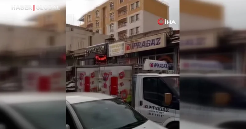 Siirt te fırtına nedeniyle arabalar hasar aldı
