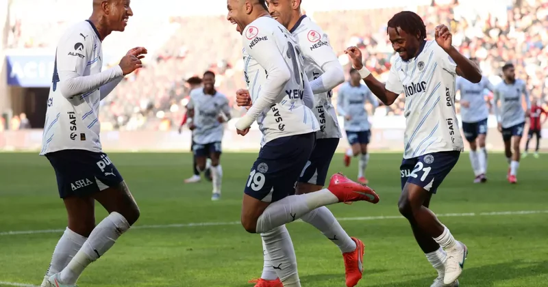 Beşiktaş için bomba iddia! Fenerbahçe nin yıldızıyla anlaştı