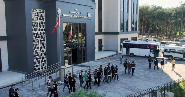 Çanakkale de göçmen kaçakçılığı yapan suç örgütü çökertildi; 23 tutuklama Çanakkale Haberleri