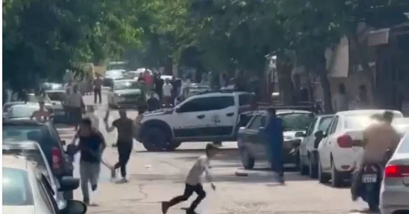 Siverek’te silahlı ve satırlı kavga! O anlar kamerada