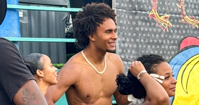 Manchester United oyuncusu Joshua Zirkzee, ligin yorgunluğunu karnavalda attı magazin haberleri