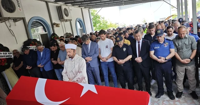 Kalp krizi sonucu vefat eden polis memuru toprağa verildi Samsun Haberleri