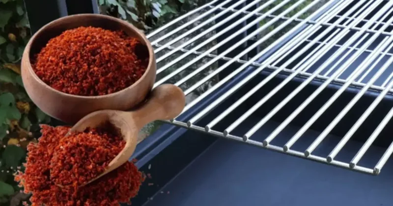 Haşereye karşı mangalda pul biber: 2 kişi hastanelik oldu, bina tahliye edildi!