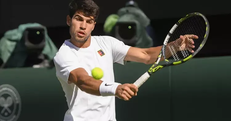 Carlos Alcaraz, Wimbledon da üst üste 3. kez finalde!