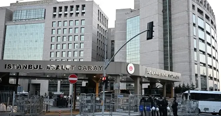 İBB ye yönelik yolsuzluk soruşturmasında gözaltına alınan şüphelilerden 8 ine tutuklama talebi