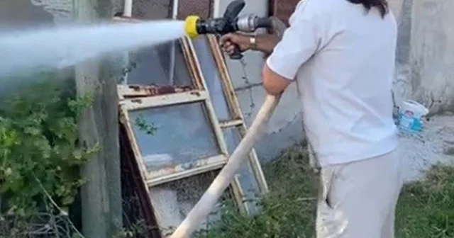 Oyuncu Kenan Çoban, Çanakkale de çıkan yangına müdahale etti Çanakkale Haberleri