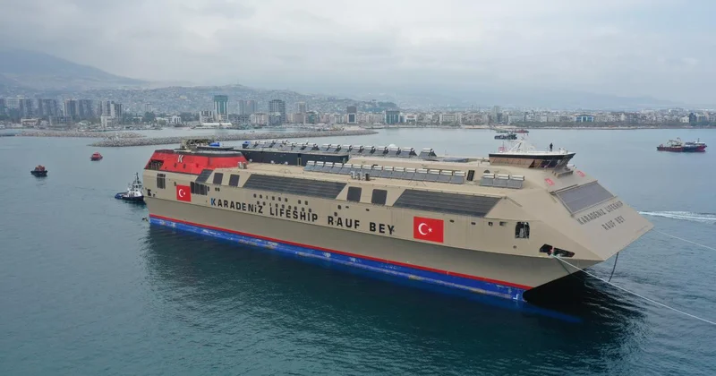 Depremzede öğrencilere okul olan gemi olası afetler için hazır bekletilecek